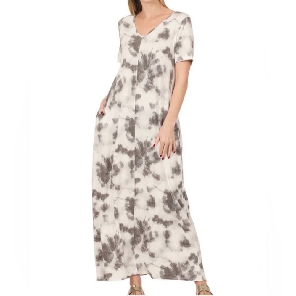 Zenana Outfitters Gray and White V-Neck Maxi Sundress